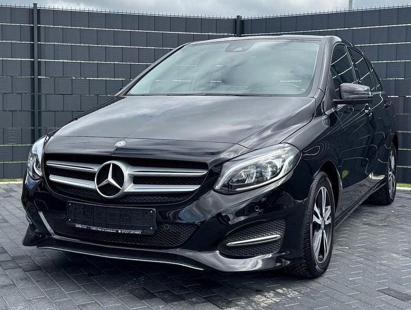 Schwarz Gebraucht 2015 Mercedes B180 Van / Kleinbus | 12.990 € (Guter Preis) - Bild 1/4