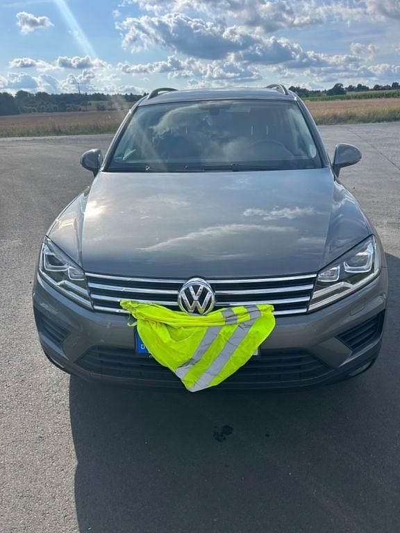 Grau Gebraucht 2015 VW Touareg SUV | 20.200 € (Guter Preis) - Bild 1/4