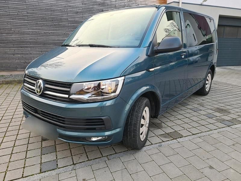Grün Gebraucht 2019 VW Multivan Trendline Van | 29.790 € (Superpreis) - Bild 1/4