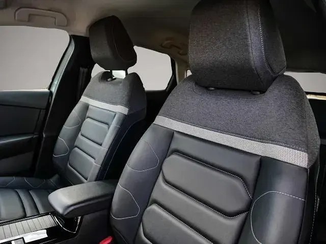 Gebraucht Citroën C4 Shine 131 PS (96 kW) 2024 Manufacturer SUV