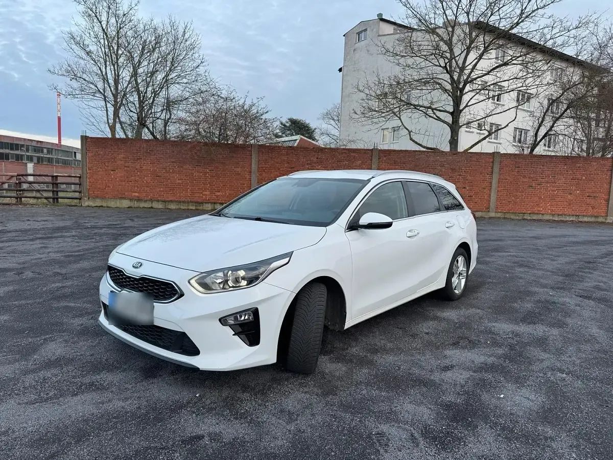 Gebraucht Kia Ceed 120 PS (88 kW) 2021 Weiß Kleinwagen