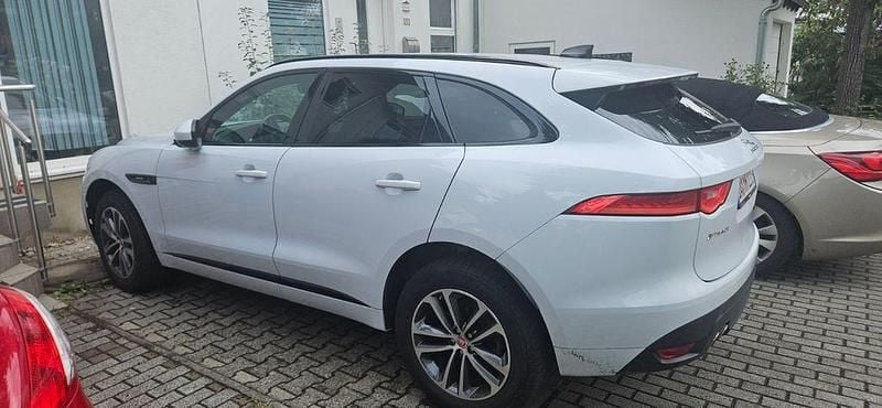 Weiß Gebraucht 2019 Jaguar F-Pace R-Sport SUV | 21.900 € (Superpreis) - Bild 1/4