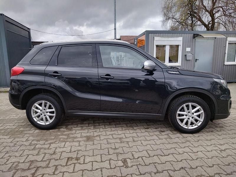 Gebraucht Suzuki Vitara 140 PS (102 kW) 2018 Schwarz SUV
