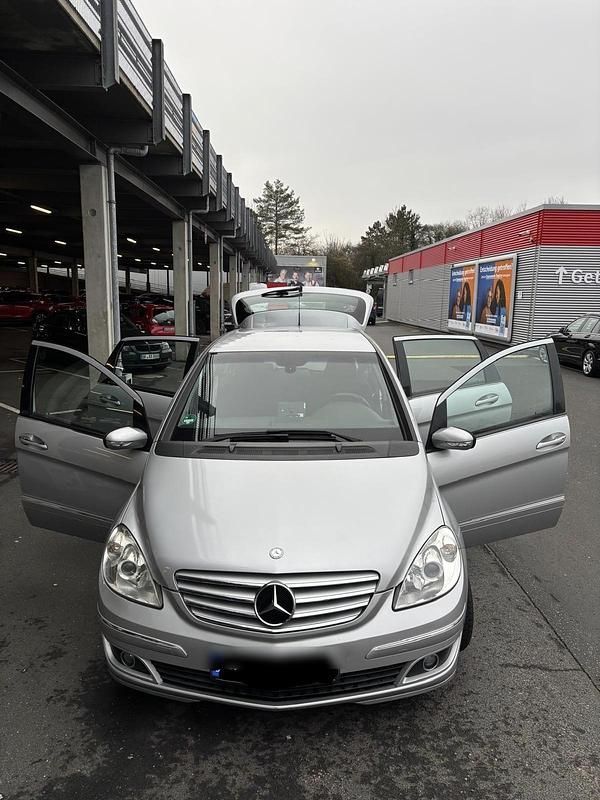 Grau Gebraucht 2007 Mercedes B200 Van / Kleinbus | 2.650 € (Guter Preis) - Bild 1/4