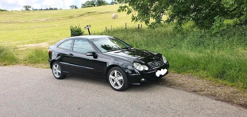 Second-hand Mercedes C320 218 CP (160 kW) 2004 Negru Coupe