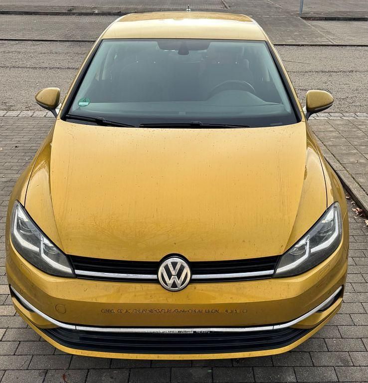 Gelb Gebraucht 2017 VW Golf Comfortline Limousine | 12.700 € (Fairer Preis) - Bild 1/4