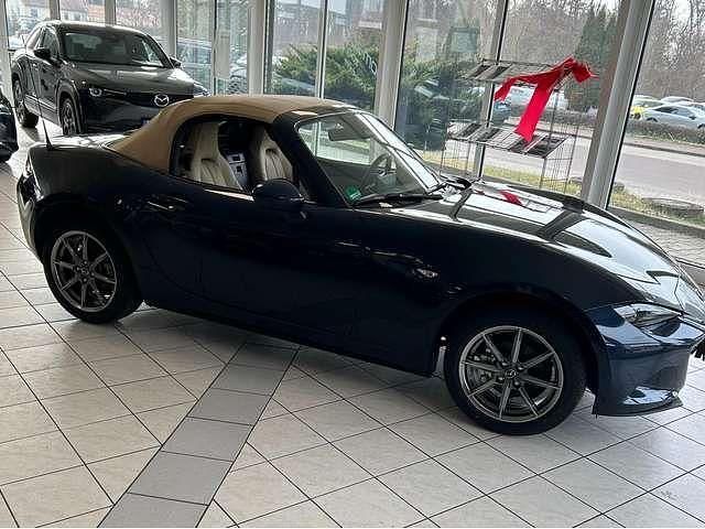 Neu Mazda MX5 Kazari 132 PS (97 kW) 2025 Deep crystal blue Cabrio