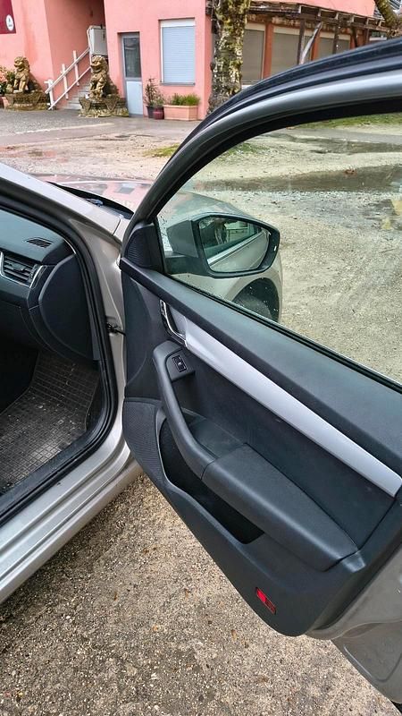 Gebraucht Skoda Octavia 105 PS (77 kW) 2014 Grau Kleinwagen