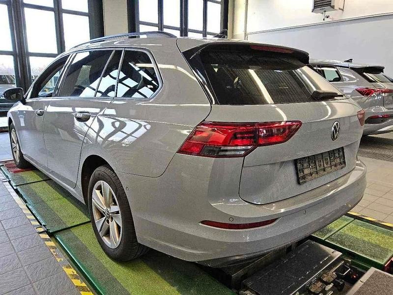 Gebraucht VW Golf VIII Life 116 PS (85 kW) 2021 Grau Kombi