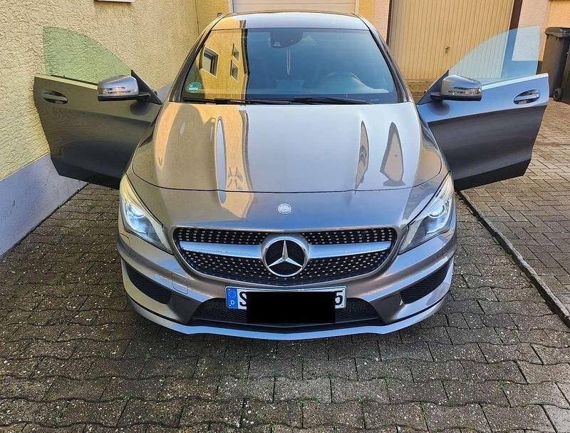 Grau Gebraucht 2013 Mercedes CLA200 AMG line Coupé | 16.500 € (Fairer Preis) - Bild 1/4