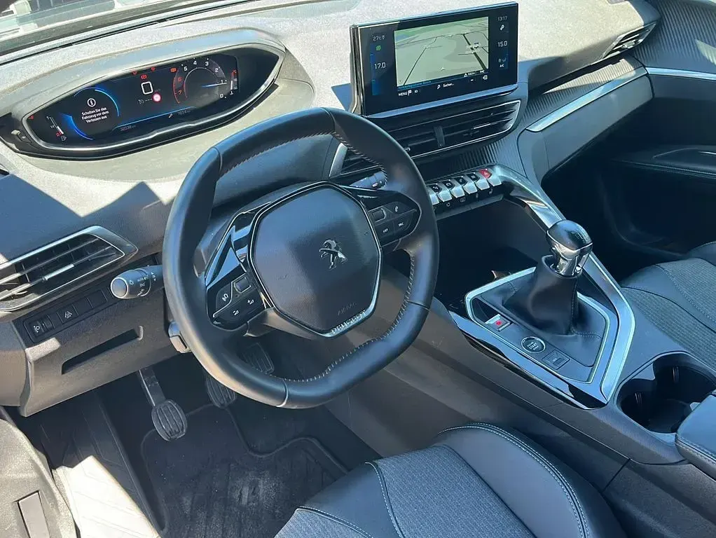 Gebraucht Peugeot 5008 Allure 131 PS (96 kW) 2024 Grau SUV