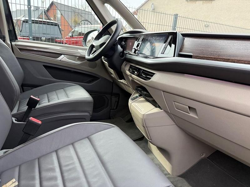 Gebraucht VW Multivan Style 150 PS (110 kW) 2025 Schwarz Van