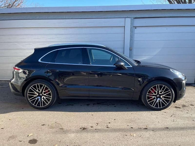 Gebraucht Porsche Macan 381 PS (280 kW) 2022 Tiefschwarz SUV