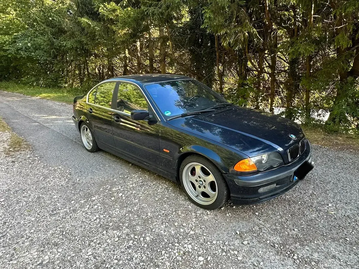 Gebraucht BMW 323 Basis 170 PS (125 kW) 1999 Blau Limousine