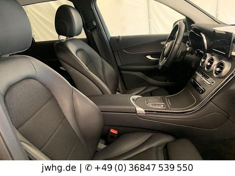Gebraucht Mercedes GLC300e AMG 211 PS (155 kW) 2021 Selenitgrau SUV