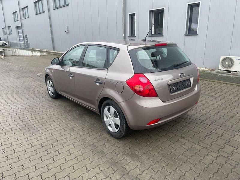 Gebraucht Kia Ceed 109 PS (80 kW) 2009 Braun Kleinwagen