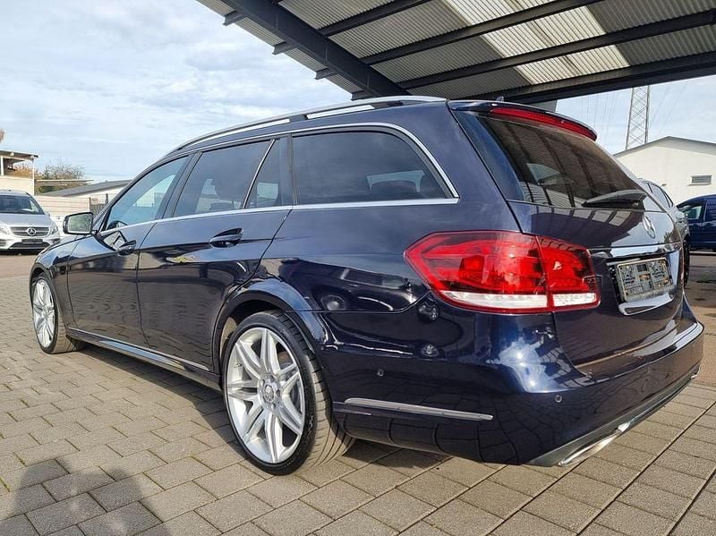 Gebraucht Mercedes E350 AMG 252 PS (185 kW) 2014 Blau Limousine