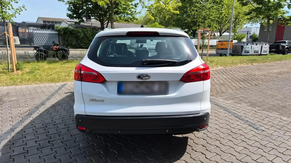 Usata Ford Focus 120 CV (88 kW) 2015 Bianco Station wagon