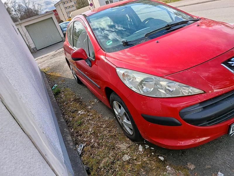 Gebraucht Peugeot 207 75 PS (55 kW) 2009 Rot Kleinwagen