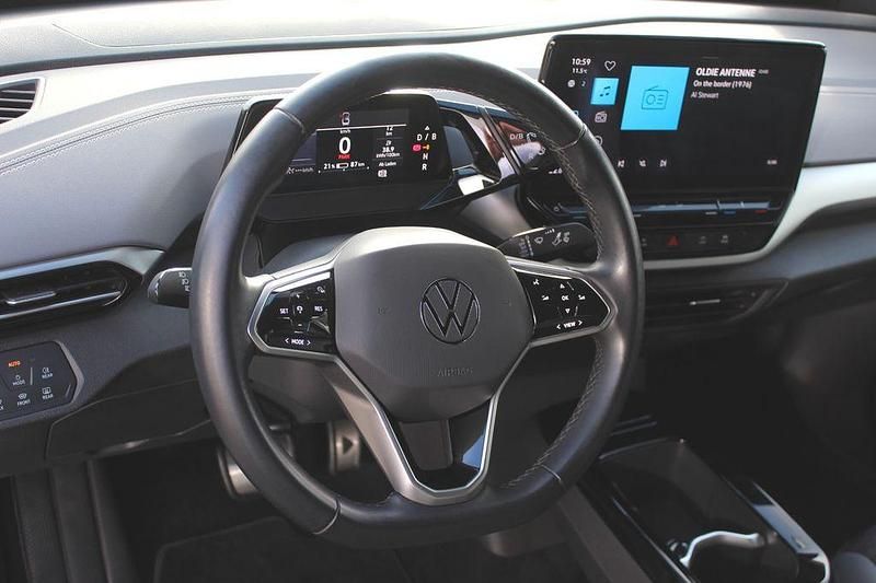 Gebraucht VW ID.5 Pro Performance 150 kW (204 PS) 2023 Gletscherweiß schwarz (metallic) SUV