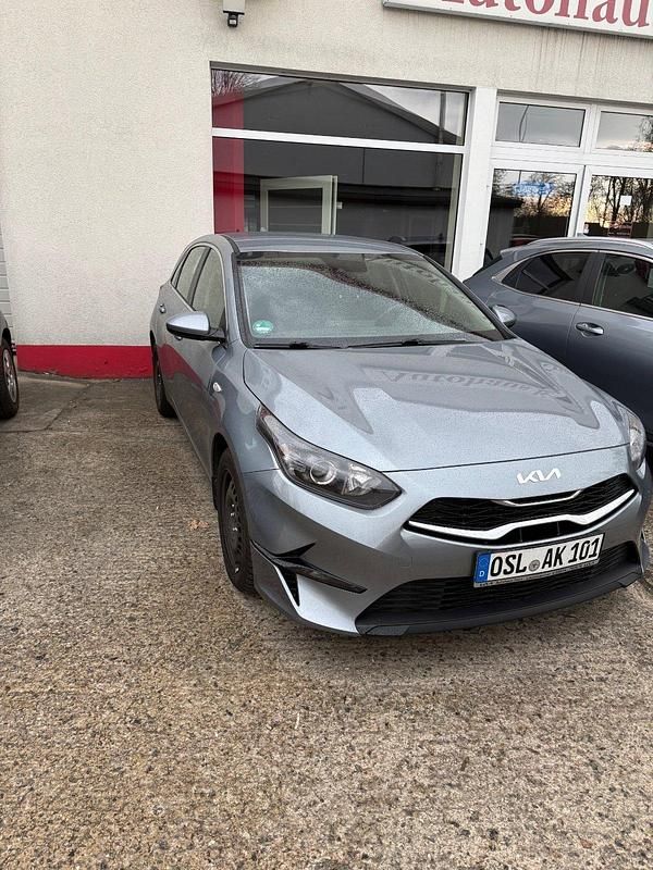 Gebraucht Kia Ceed 160 PS (117 kW) 2022 Silber Kleinwagen