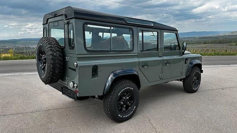 Gebraucht Land Rover Defender SE 122 PS (89 kW) 2015 Grün Kombi
