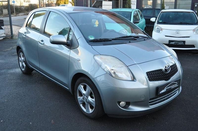 Silber Gebraucht 2007 Toyota Yaris Executive Limousine | 4.250 € (Fairer Preis) - Bild 1/4