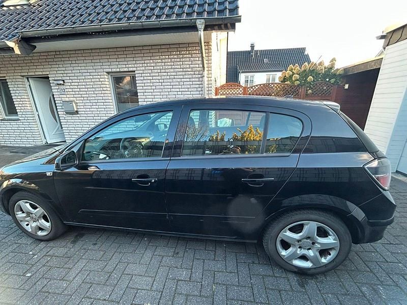 Gebraucht Opel Astra 105 PS (77 kW) 2007 Schwarz Limousine