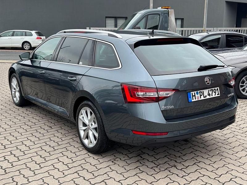 Gebraucht Skoda Superb Style 190 PS (139 kW) 2017 Grau Kombi