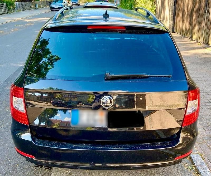 Gebraucht Skoda Superb 140 PS (102 kW) 2014 Schwarz Kombi