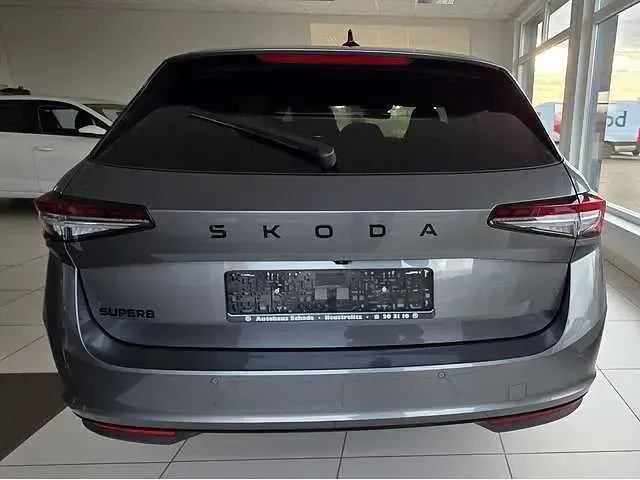 Neu Skoda Superb SportLine 150 PS (110 kW) 2025 Kombi