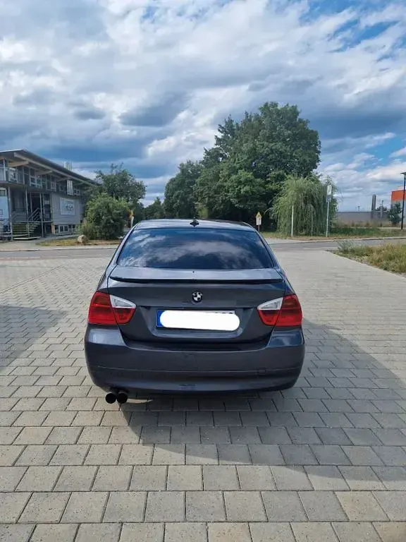 Gebraucht BMW 320 170 PS (125 kW) 2008 Grau Limousine