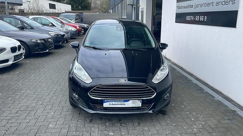 Gebraucht Ford Fiesta Titanium 125 PS (91 kW) 2016 Schwarz Kleinwagen