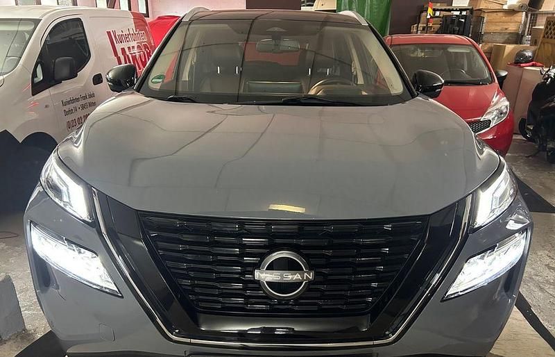 Grau Gebraucht 2022 Nissan X-Trail Tekna+ SUV | 31.650 € - Bild 1/4