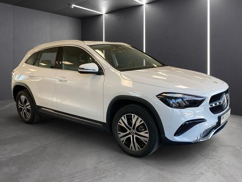 Gebraucht Mercedes GLA200 Progressive 163 PS (119 kW) 2024 Weiß SUV
