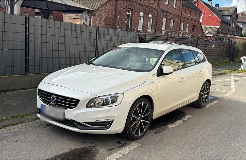 Gebraucht Volvo V60 R-Design 235 PS (172 kW) 2016 Weiß Kombi