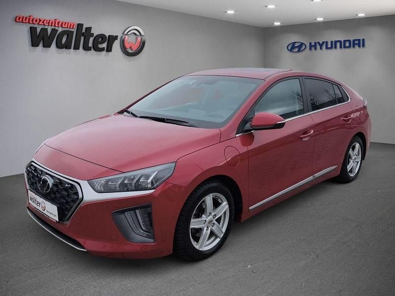 Gebraucht Hyundai Ioniq Advantage 141 PS (103 kW) 2022 Rot Kleinwagen