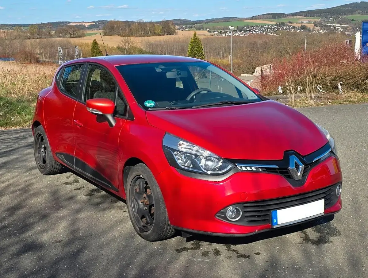 Gebraucht Renault Clio IV Dynamique 90 PS (66 kW) 2015 Rot Kleinwagen