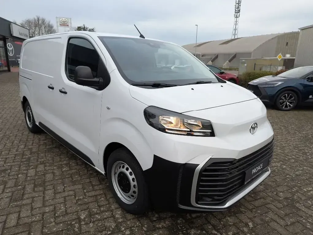 Gebraucht Toyota Proace 120 PS (88 kW) 2024 Ice white Van / Kleinbus