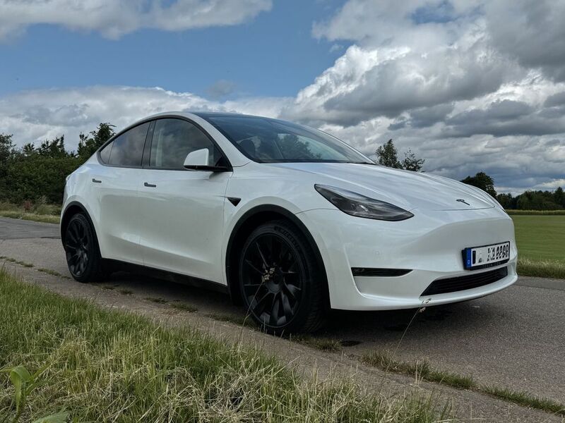 Weiß Gebraucht 2022 Tesla Model Y Long Range SUV | 31.990 € (Fairer Preis) - Bild 1/4