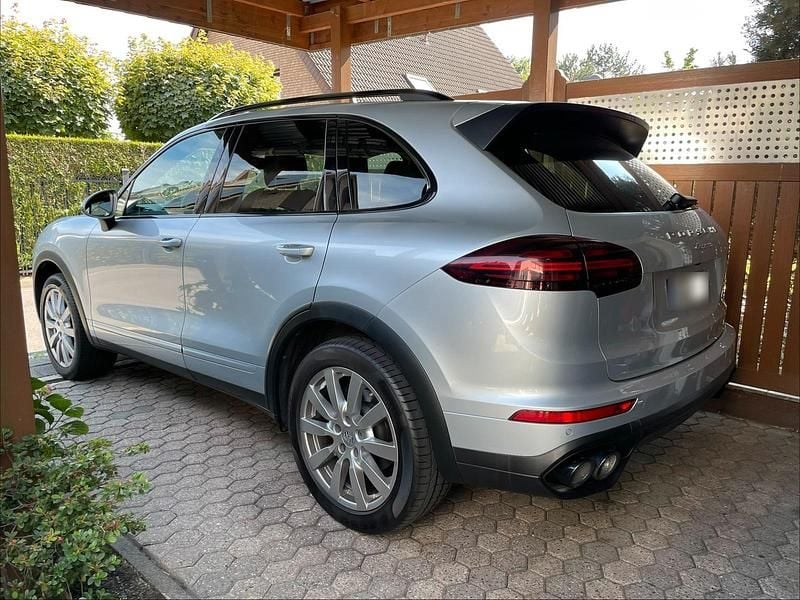 Second-hand Porsche Cayenne 262 CP (192 kW) 2015 Argintiu SUV