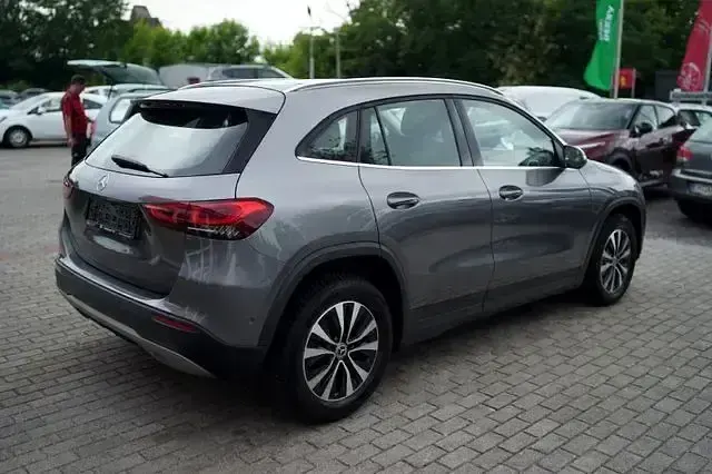 Gebraucht Mercedes GLA200 150 PS (110 kW) 2021 Grau SUV