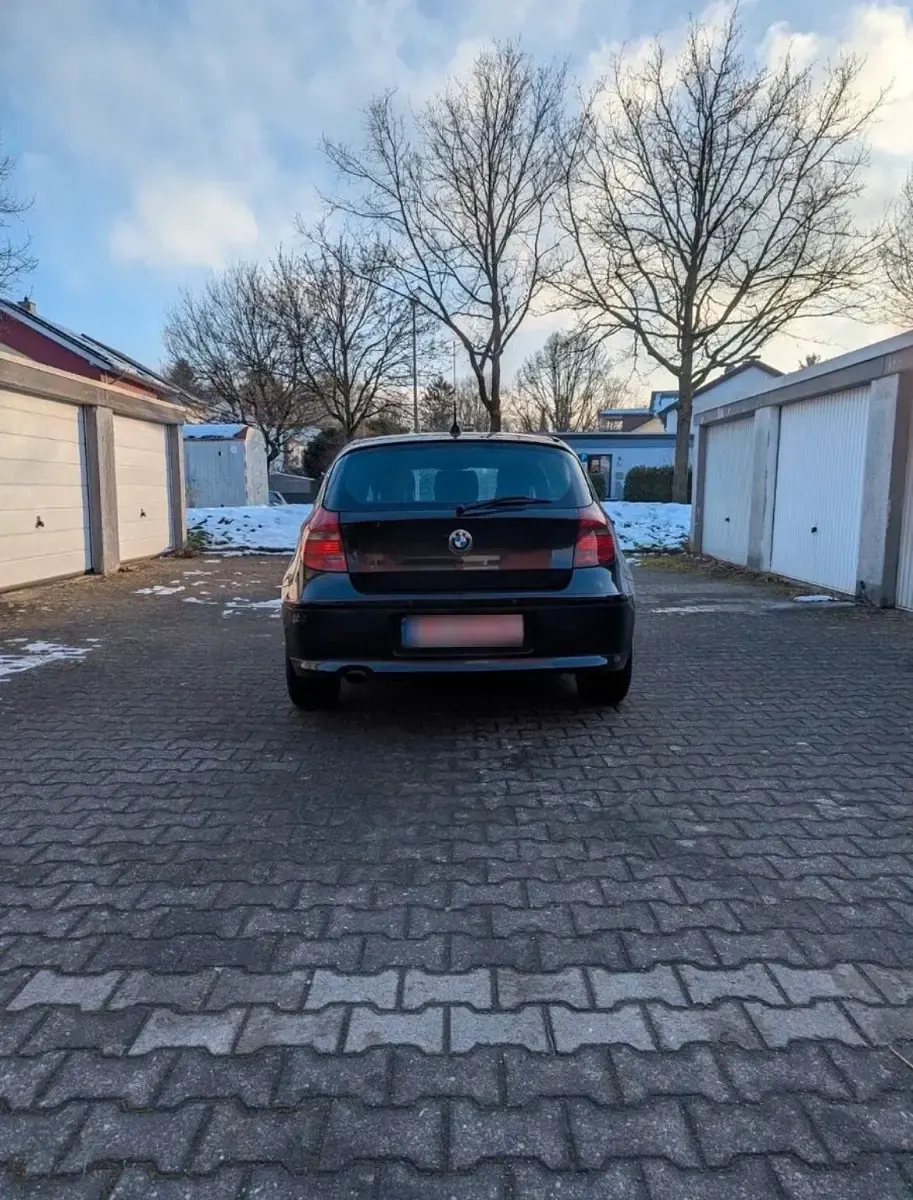 Gebraucht BMW 118 143 PS (105 kW) 2011 Schwarz Kleinwagen