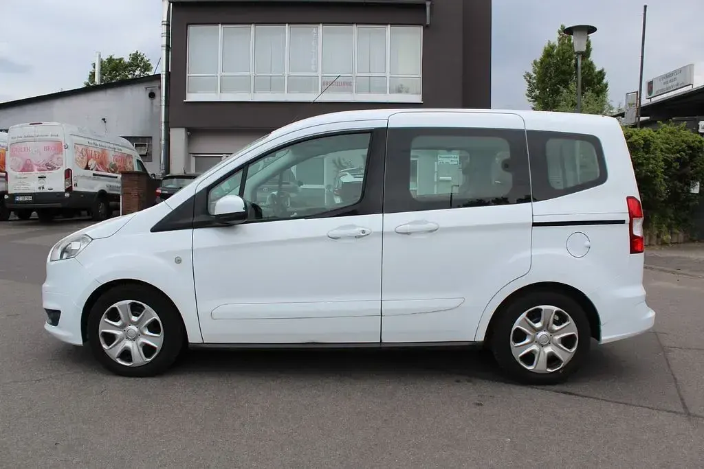 Gebraucht Ford Tourneo Courier 75 PS (55 kW) 2015 Frostweiß Van / Kleinbus