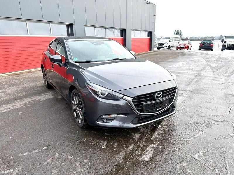 Grau Gebraucht 2017 Mazda 3 Sports-Line Limousine | 8.499 € (Superpreis) - Bild 1/4