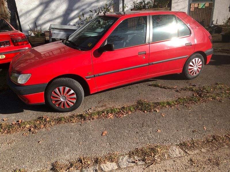 Rot Gebraucht 1995 Peugeot 306 Kleinwagen | 1.580 € - Bild 1/4