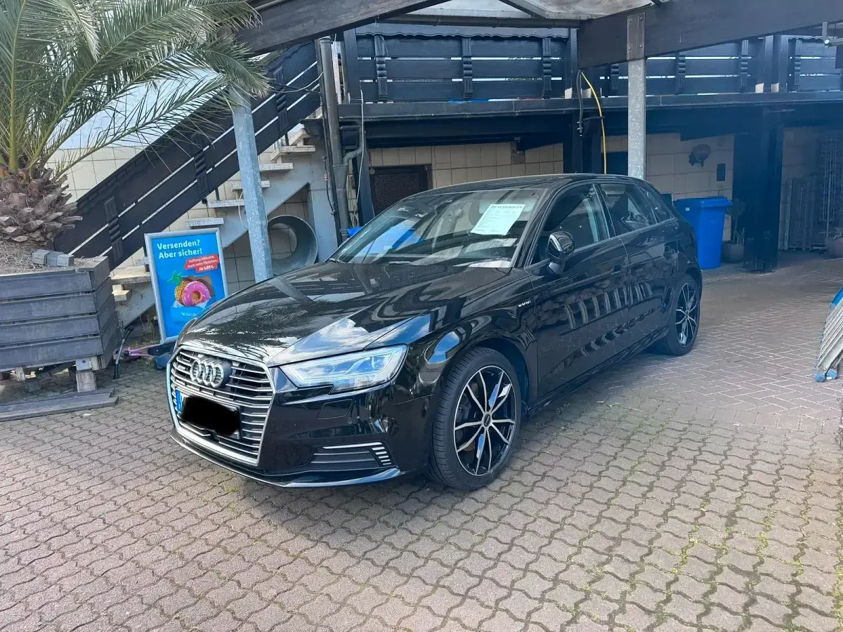 Gebraucht Audi A3 e-tron 150 PS (110 kW) 2017 Schwarz Kleinwagen