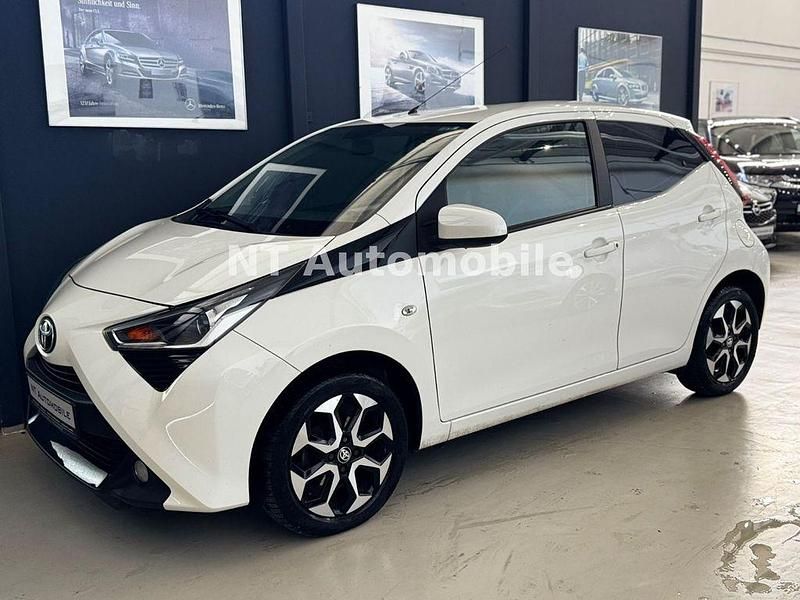 Weiß Gebraucht 2019 Toyota Aygo Connect Style Kleinwagen | 9.900 € (Fairer Preis) - Bild 1/4