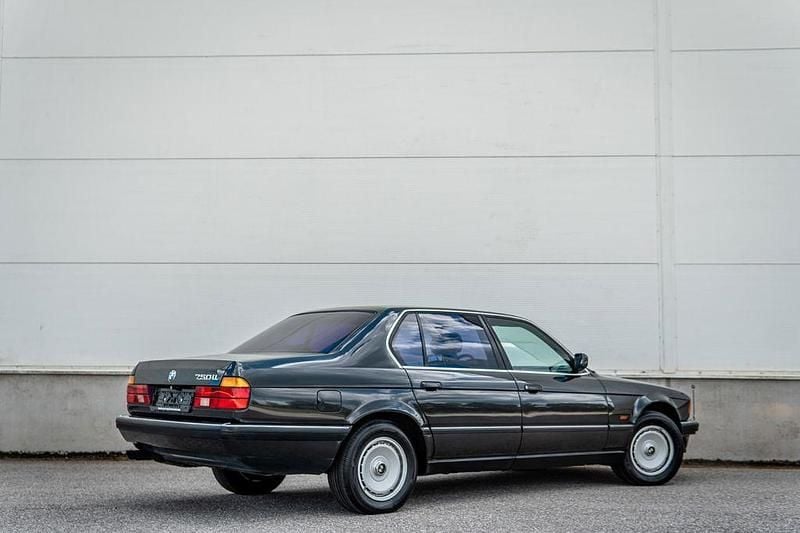 Gebraucht BMW 750L 299 PS (219 kW) 1990 Schwarz Limousine