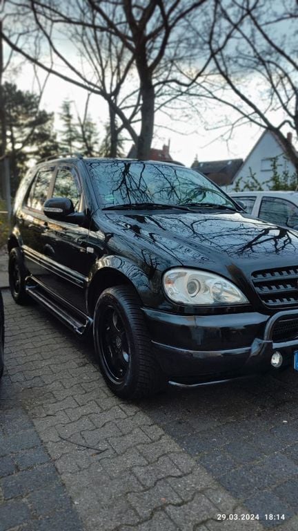 Schwarz Gebraucht 2000 Mercedes ML320 Edition SUV | 6.800 € (Teuer) - Bild 1/4